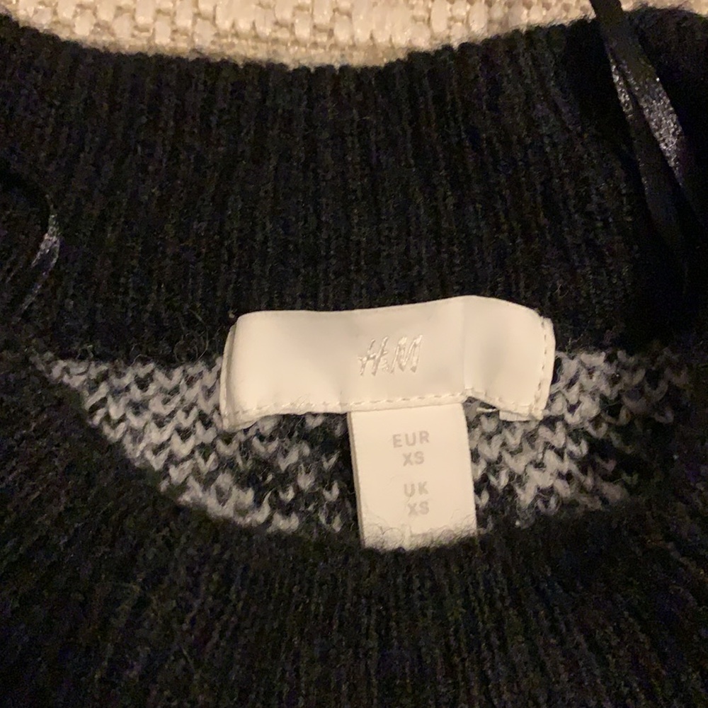 H&M sweater - Picture 2 of 2
